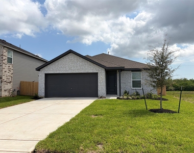 940 Woodhaven Lakes Drive - Photo Thumbnail 1