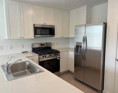 940 Woodhaven Lakes Drive - Photo Thumbnail 9
