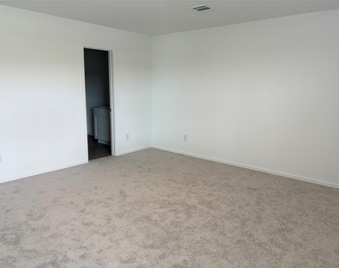 940 Woodhaven Lakes Drive - Photo Thumbnail 14