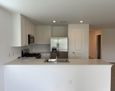 940 Woodhaven Lakes Drive - Photo Thumbnail 10