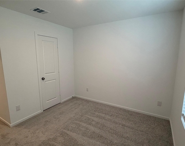 940 Woodhaven Lakes Drive - Photo Thumbnail 4