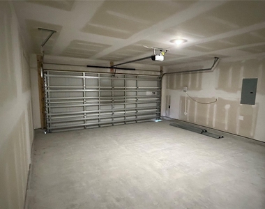 940 Woodhaven Lakes Drive - Photo Thumbnail 19