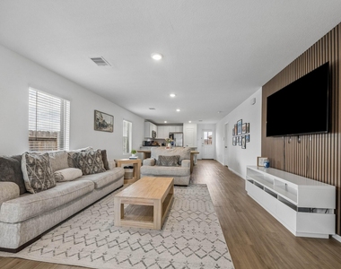 26810 Cenzontle Dr - Photo Thumbnail 3