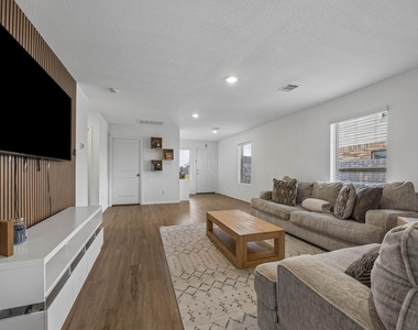 26810 Cenzontle Dr - Photo Thumbnail 5