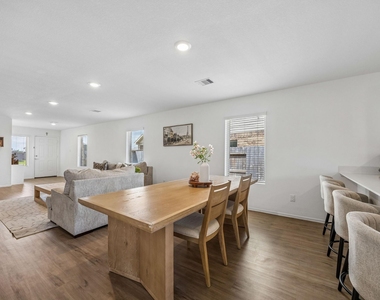 26810 Cenzontle Dr - Photo Thumbnail 7