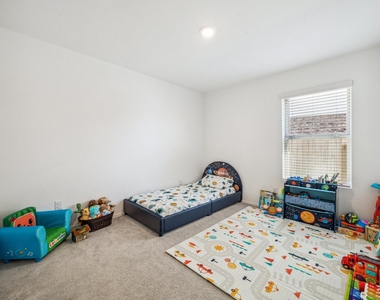 26810 Cenzontle Dr - Photo Thumbnail 13