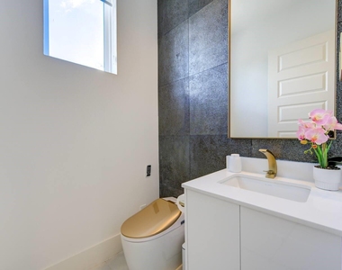 5702 Fairdale Ln - Photo Thumbnail 21