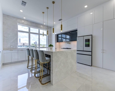 5702 Fairdale Ln - Photo Thumbnail 9