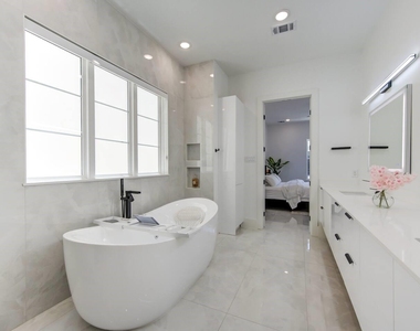 5702 Fairdale Ln - Photo Thumbnail 25