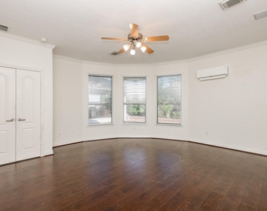 2814 Keagan Falls Drive - Photo Thumbnail 10