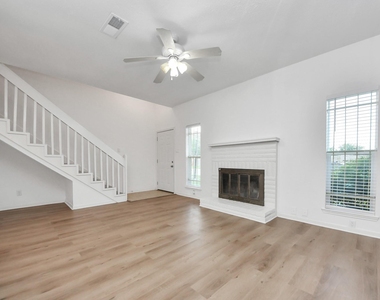 12500 Brookglade Circle - Photo Thumbnail 4