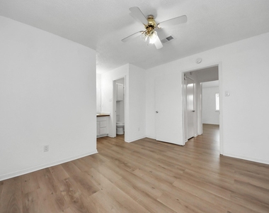 12500 Brookglade Circle - Photo Thumbnail 19