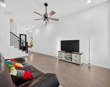 2206 Via Cami Lane - Photo Thumbnail 7