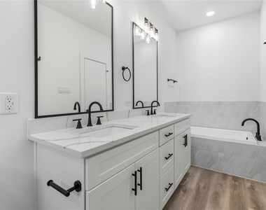 812 Elkhart Street - Photo Thumbnail 22