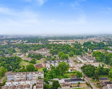 812 Elkhart Street - Photo Thumbnail 38