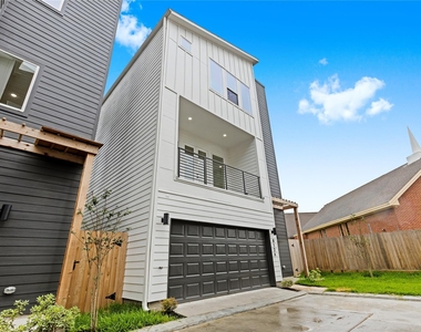 812 Elkhart Street - Photo Thumbnail 2