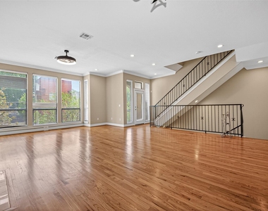 1804 Tuam Street - Photo Thumbnail 2
