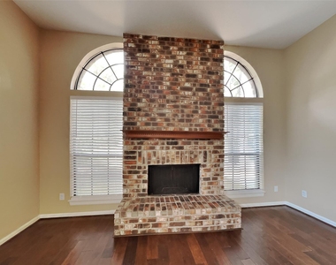 151 E Pathfinders Circle - Photo Thumbnail 4