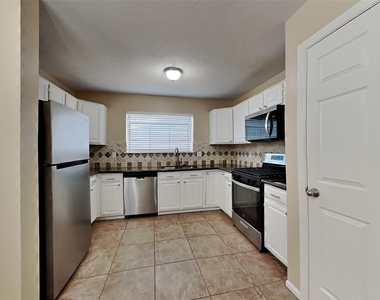 151 E Pathfinders Circle - Photo Thumbnail 5
