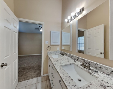 151 E Pathfinders Circle - Photo Thumbnail 10