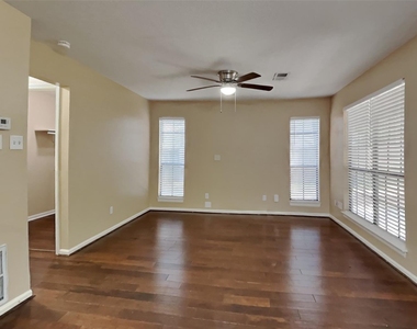 151 E Pathfinders Circle - Photo Thumbnail 2