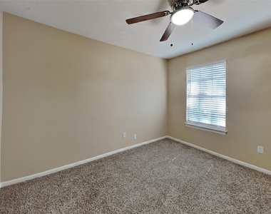 151 E Pathfinders Circle - Photo Thumbnail 13