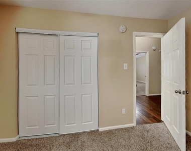 151 E Pathfinders Circle - Photo Thumbnail 12
