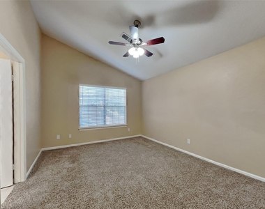 151 E Pathfinders Circle - Photo Thumbnail 8