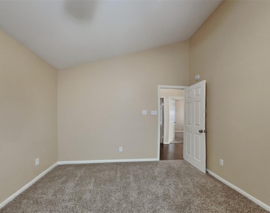 151 E Pathfinders Circle - Photo Thumbnail 9
