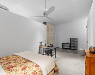 1312 Live Oak Street - Photo Thumbnail 9