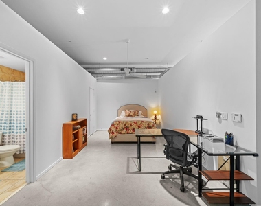 1312 Live Oak Street - Photo Thumbnail 8