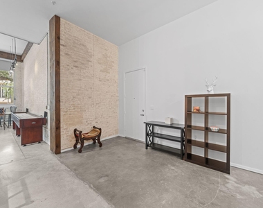 1312 Live Oak Street - Photo Thumbnail 2