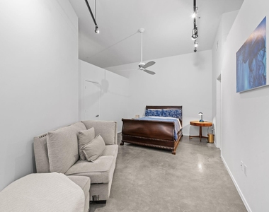 1312 Live Oak Street - Photo Thumbnail 12