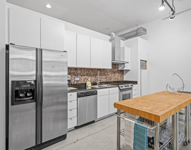 1312 Live Oak Street - Photo Thumbnail 6