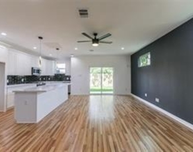 7330 Krueger Road - Photo Thumbnail 10