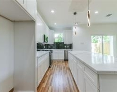 7330 Krueger Road - Photo Thumbnail 8