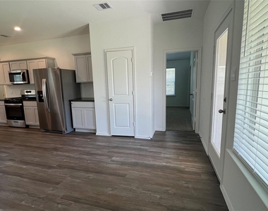 5434 Desert Glen Drive - Photo Thumbnail 6
