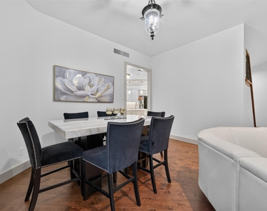 6000 Sugar Hill Drive - Photo Thumbnail 5