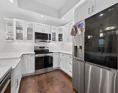 6000 Sugar Hill Drive - Photo Thumbnail 10