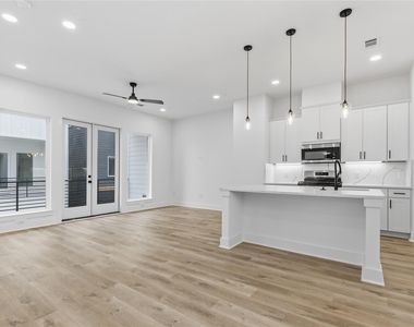 812 Elkhart Street - Photo Thumbnail 12