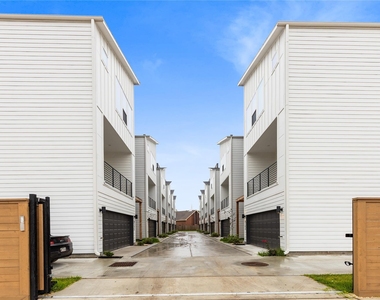 812 Elkhart Street - Photo Thumbnail 33