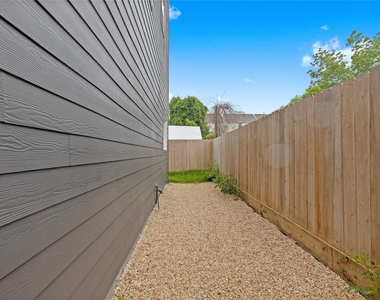 812 Elkhart Street - Photo Thumbnail 29