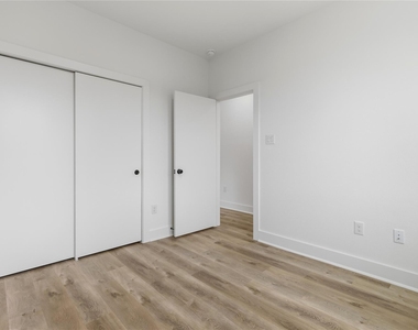 812 Elkhart Street - Photo Thumbnail 20