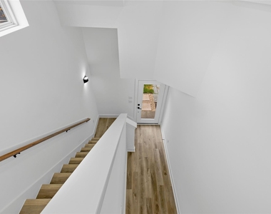 812 Elkhart Street - Photo Thumbnail 11