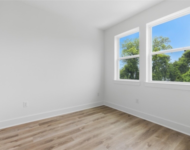 812 Elkhart Street - Photo Thumbnail 23