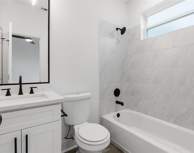 812 Elkhart Street - Photo Thumbnail 9