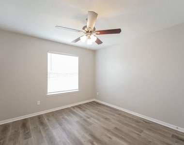 2614 Elder Park Court - Photo Thumbnail 10