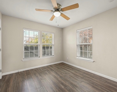 2803 Cleburne Street - Photo Thumbnail 4