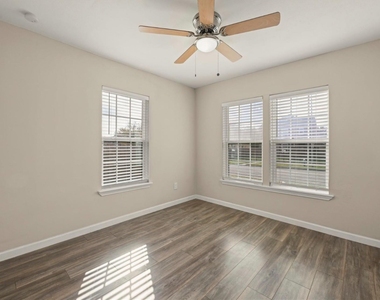 2803 Cleburne Street - Photo Thumbnail 2