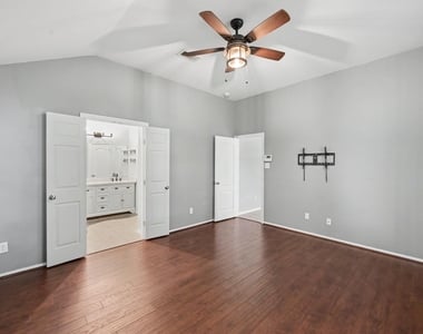 7023 Durango Creek Drive - Photo Thumbnail 14